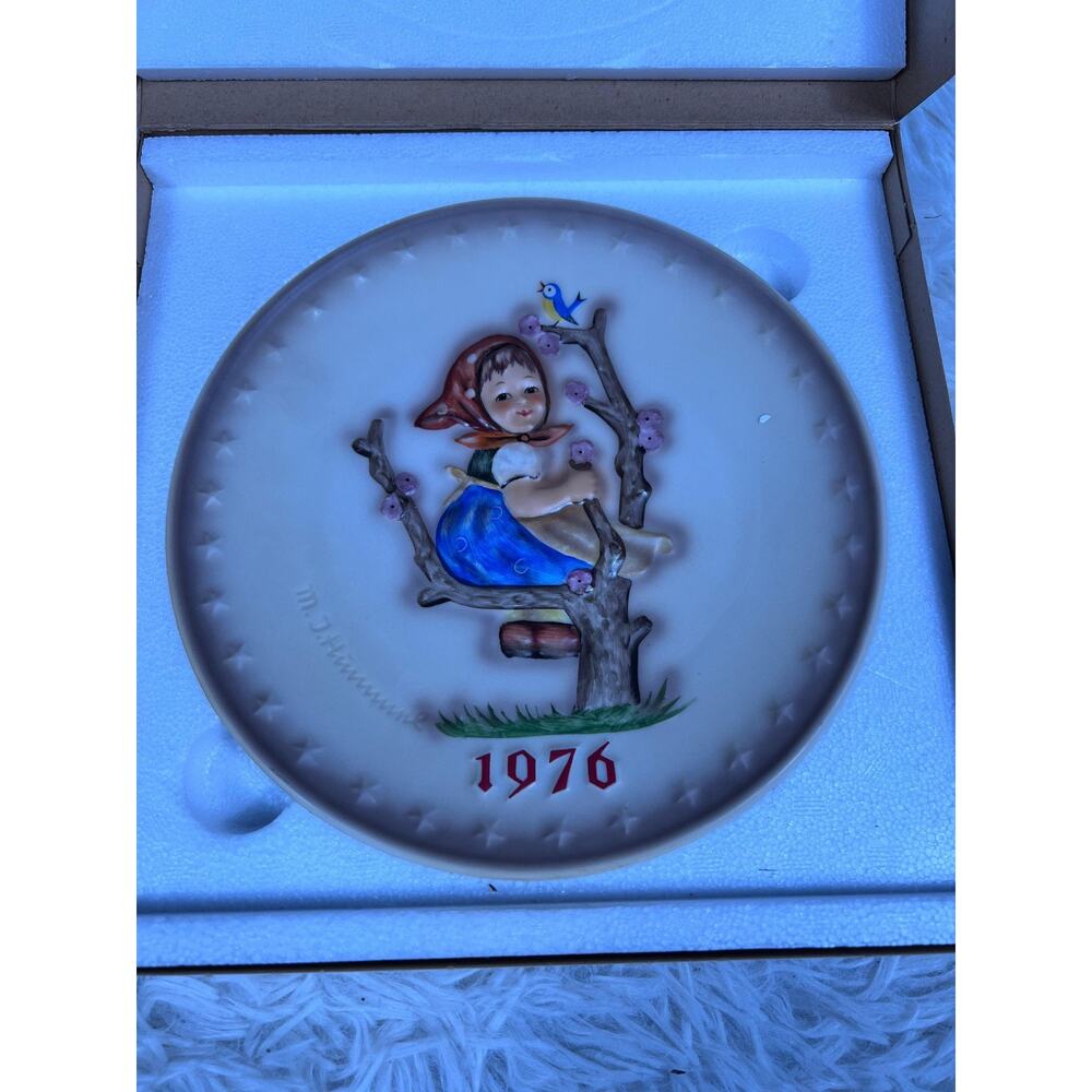 Vintage 1976 M.I. Hummel Goebel Annual Plate Hum 269 W Germany Box Bas Relief